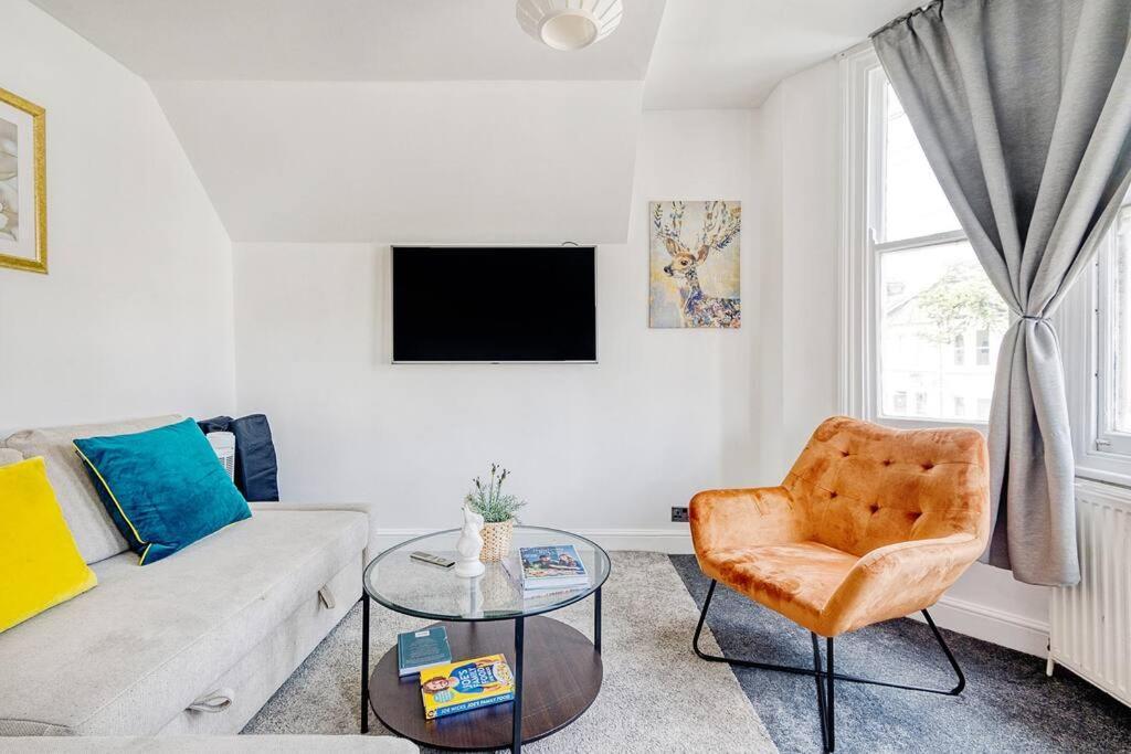 3 Bed Flat Near Chelsea * Londra